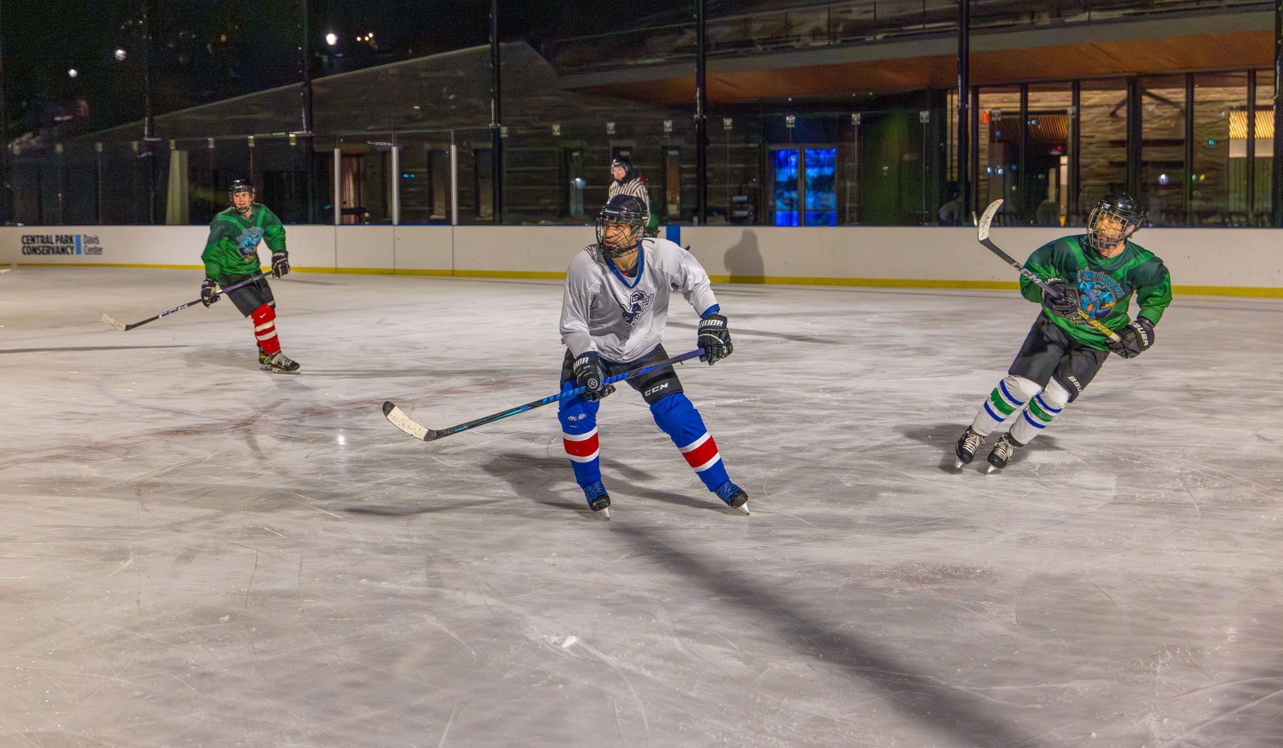 Hockey players with a puck on the rink